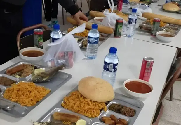 Pour un poulet mal cuit, cette université algérienne limoge trois responsables