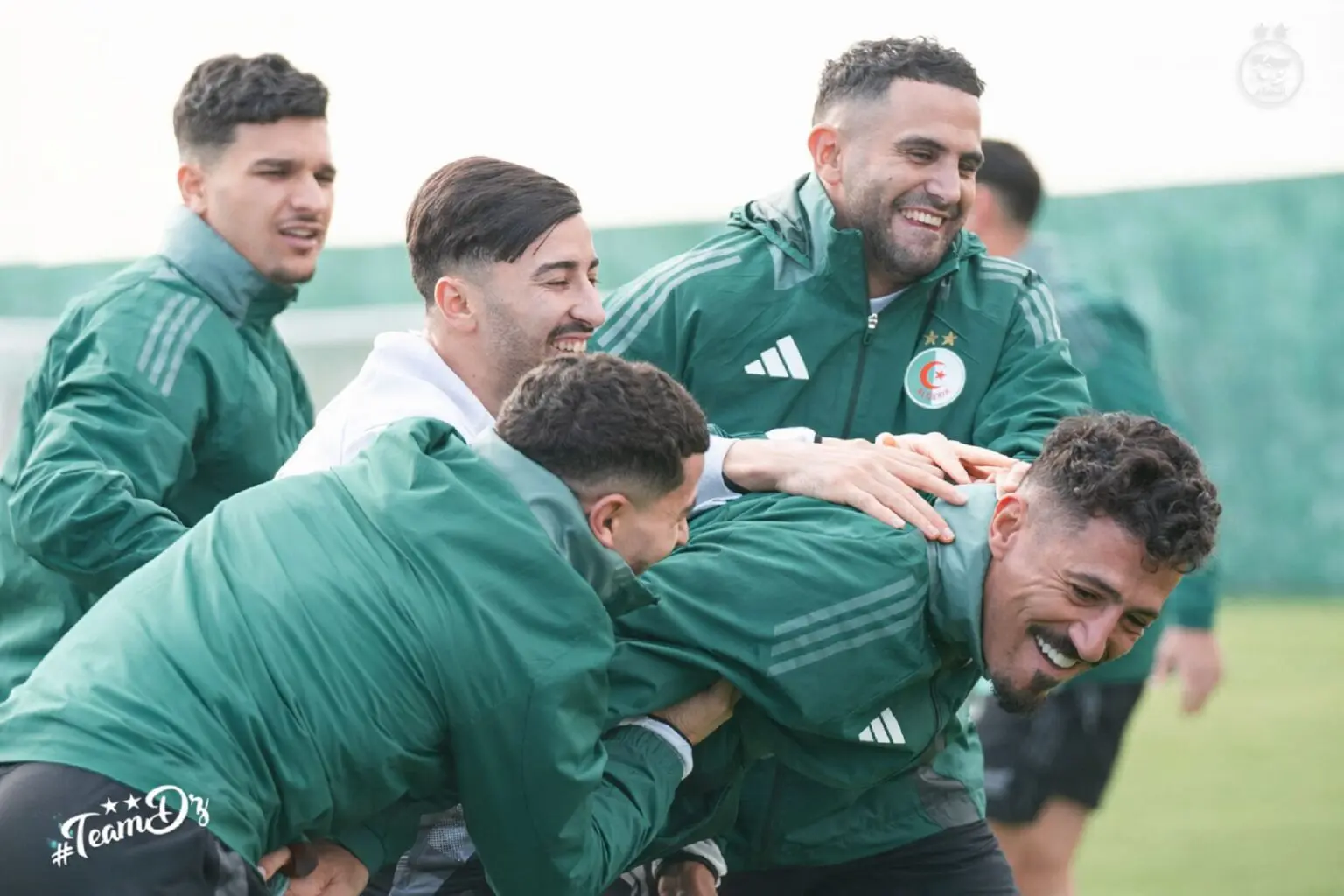 Affaire Bounedjah : voilà ce qui s&rsquo;est passé dans le vestiaire et à l&rsquo;hôtel