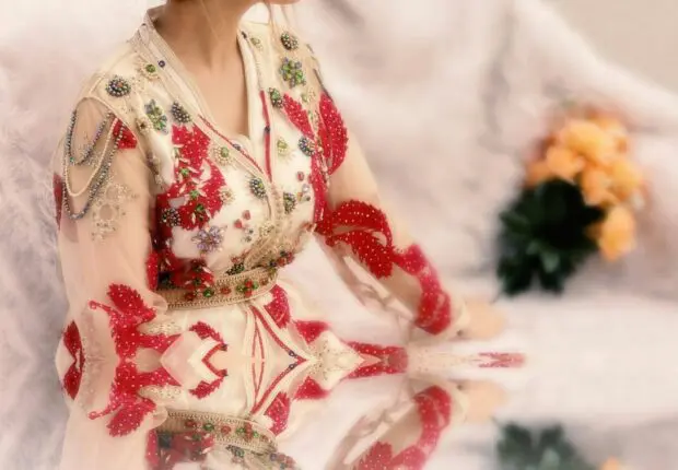 Le Maroc inscrit le caftan au patrimoine de l’UNESCO : qu’en est-il du dossier algérien ?