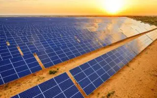 Importations record de panneaux solaires : l’Algérie redessine-t-elle son avenir énergétique ?