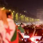 Retrait du titre de séjour en cas de débordement : la France menace indirectement les supporters algériens