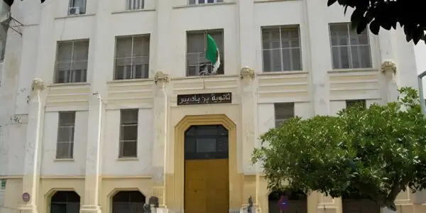 Des élèves humilient leur professeur en plein cours : une vidéo virale scandalise l’Algérie [VIDEO]