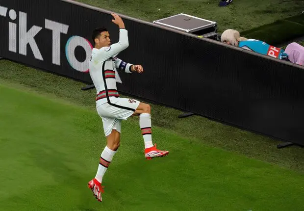 Coupe du Monde 2026 : pourquoi la FIFA a choisi TikTok comme « Plateforme Privilégiée » ? (Interview)