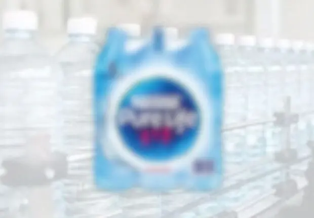 Cette marque d&rsquo;eau suspend la production et retire des bouteilles du marché, voici les lots concernés