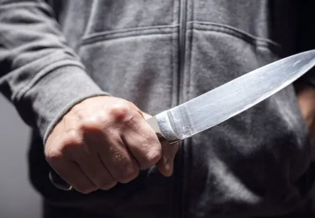 Drame familial : un frère tue son jeune frère à l’arme blanche après une dispute familiale