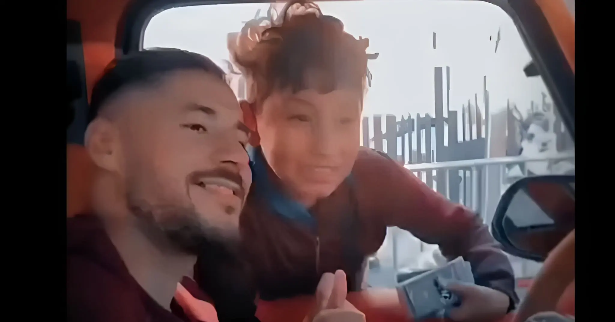 Le geste « grande classe » de Belaïli envers un jeune vendeur émeut les Algériens — VIDÉO