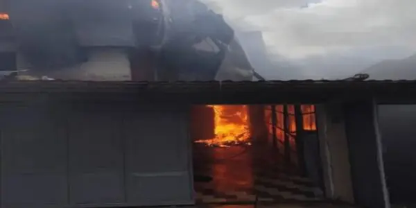 Alger : Un incendie monstre ravage une usine à Birkhadem (VIDEO)