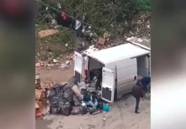 Fin de l’impunité à Tizi-Ouzou : la police arrête un commerçant qui a déversé des déchets dans la nature