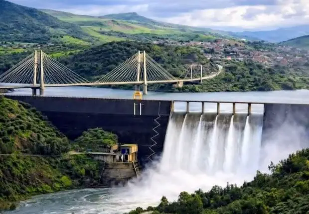 Rempli à 99%, le plus grand barrage d’Algérie risque de déverser : les autorités appellent à la prudence