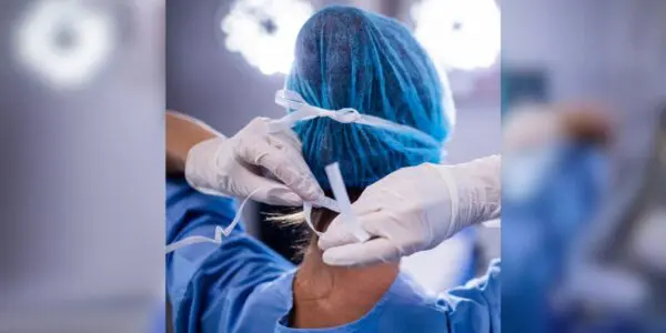 Soignantes révoquées, conseils disciplinaires… Quand l&rsquo;hôpital parisien mène la chasse aux calots