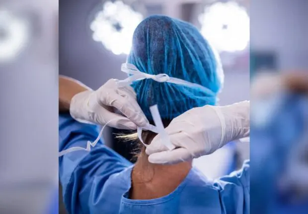 Soignantes révoquées, conseils disciplinaires… Quand l&rsquo;hôpital parisien mène la chasse aux calots