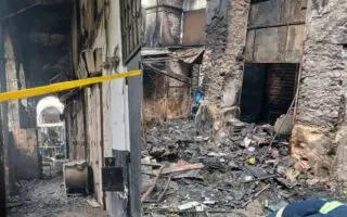 Incendie nocturne au populaire marché de Chartres à Alger : deux personnes incommodées