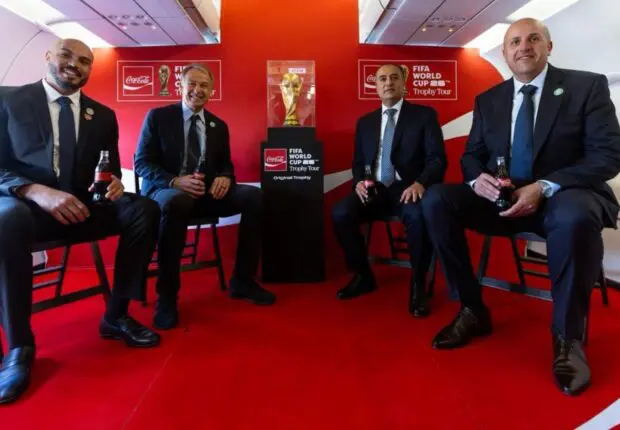La Tournée du Trophée de la Coupe du Monde de la FIFA™ par Coca-Cola fait escale en Algérie