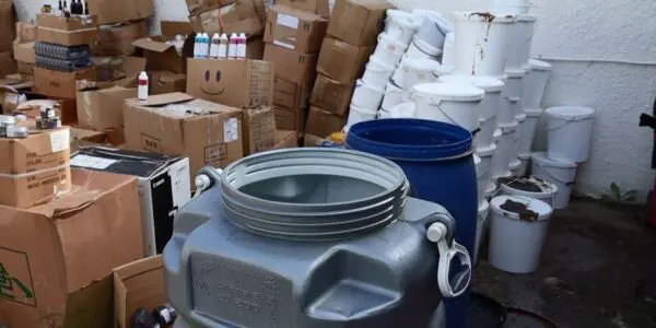 Cosmétiques locaux reconditionnés en marques importées : un réseau clandestin démantelé à Chlef