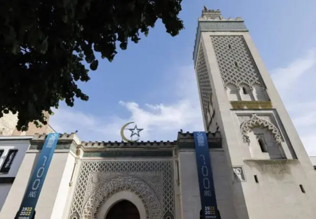 La Grande Mosquée de Paris publie un guide de 900 pages pour concilier islam et laïcité en France