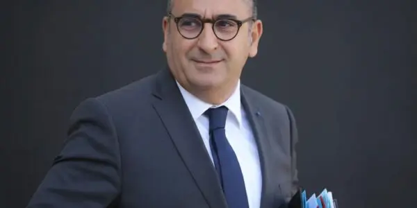 Interdiction du voile aux mineures : le “non” de Laurent Nuñez fait polémique en France