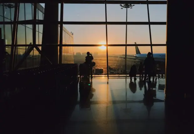 Files d’attente, vols ratés : l’UE repousse le déploiement du contrôle biométrique EES