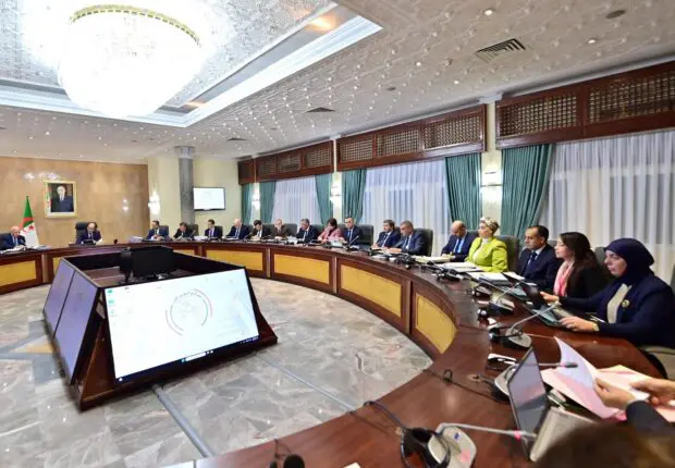 Algérie : un nouveau décret pour encadrer les marchés publics en préparation