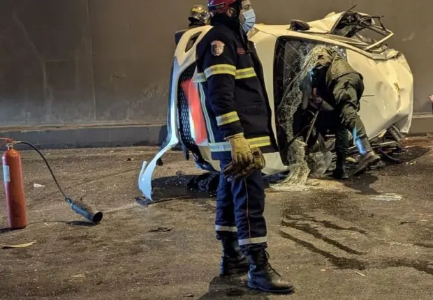 Images. Dérapage fatal sur l&rsquo;autoroute de Blida : le renversement d&rsquo;une voiture fait 4 morts
