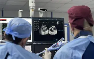 Exploit médical inédit en Afrique : le CHU d’Oran réussit deux interventions avec la technologie TriClip