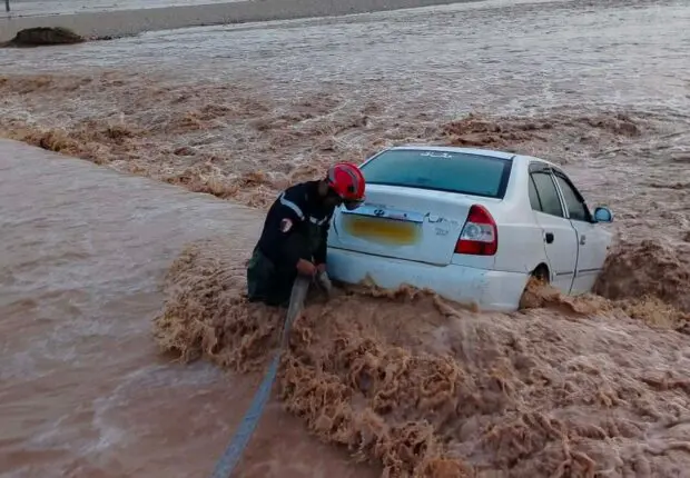 Vidéos. Voitures coincées, maisons inondées… Les intempéries sèment le chaos dans plusieurs régions