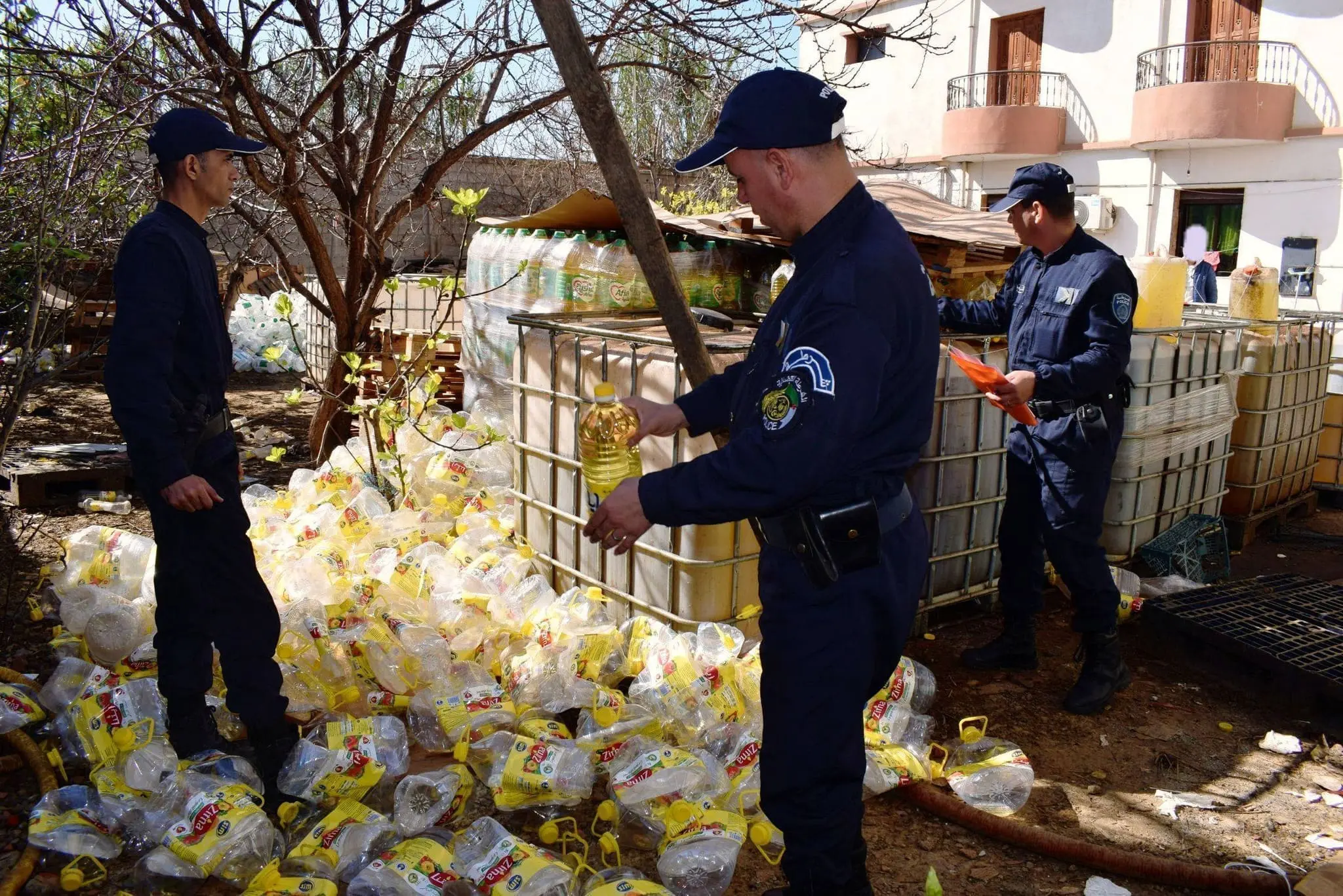 La police sévit contre la spéculation : des citernes d&rsquo;huile subventionnée saisies à Boumerdès [IMAGES]