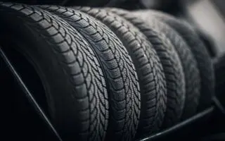 Saisie d&rsquo;un stock de pneus d&rsquo;une valeur de 20 milliards destinés à la spéculation à Sétif 