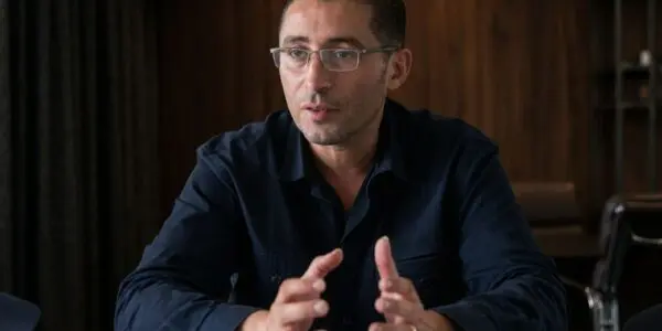 France : un député LFI, d&rsquo;origine algérienne, élu maire de Vénissieux