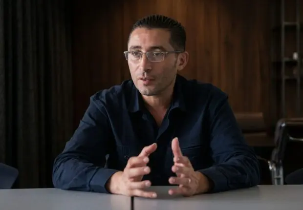 France : un député LFI, d&rsquo;origine algérienne, élu maire de Vénissieux