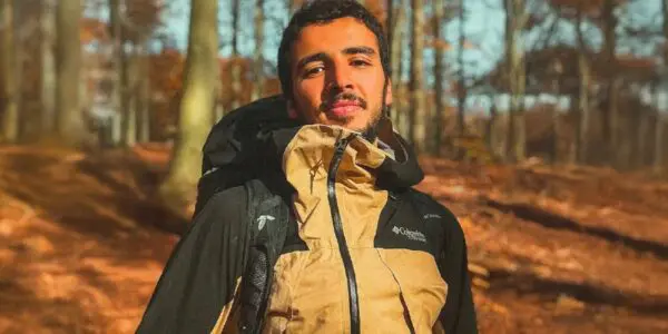 Après Paris-Alger à pied, Mehdi Debbrah marche vers le Cap Nord pour soutenir les sans-abri