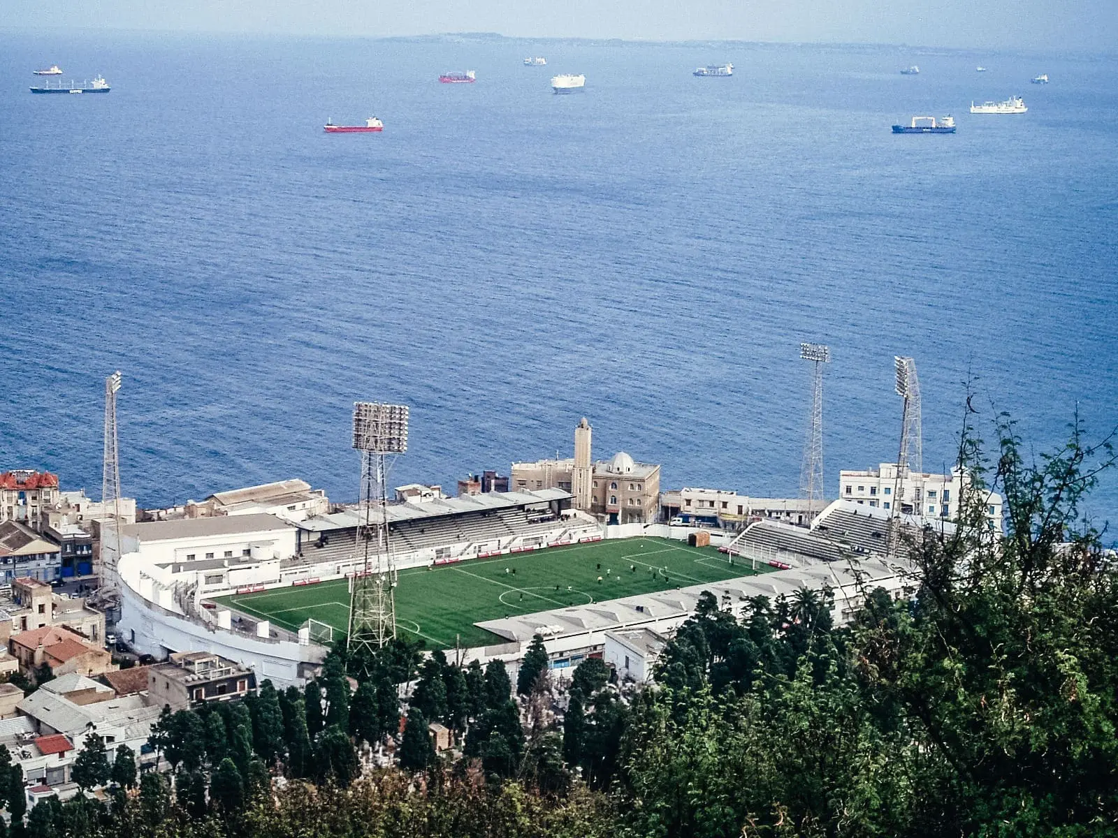 Stade Omar Hamadi de Bologhine : pourquoi la démolition est inévitable