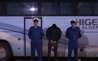 Vidéo choc sur l’autoroute d’Alger : le chauffeur du bus identifié et arrêté par la police