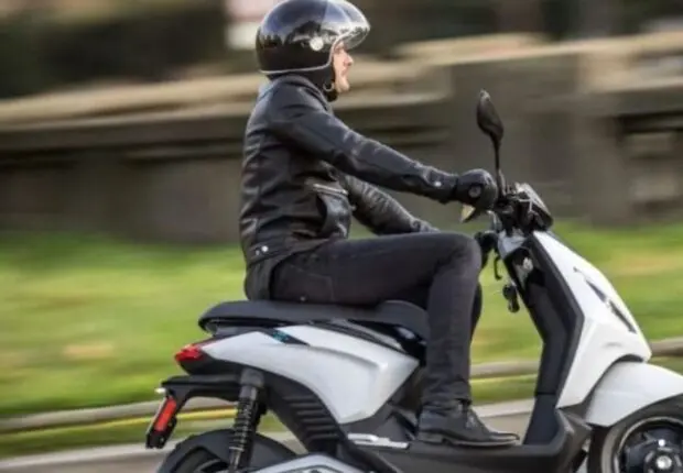 Permis pour vélos et motos électriques : ce qu’exige la Gendarmerie selon la puissance