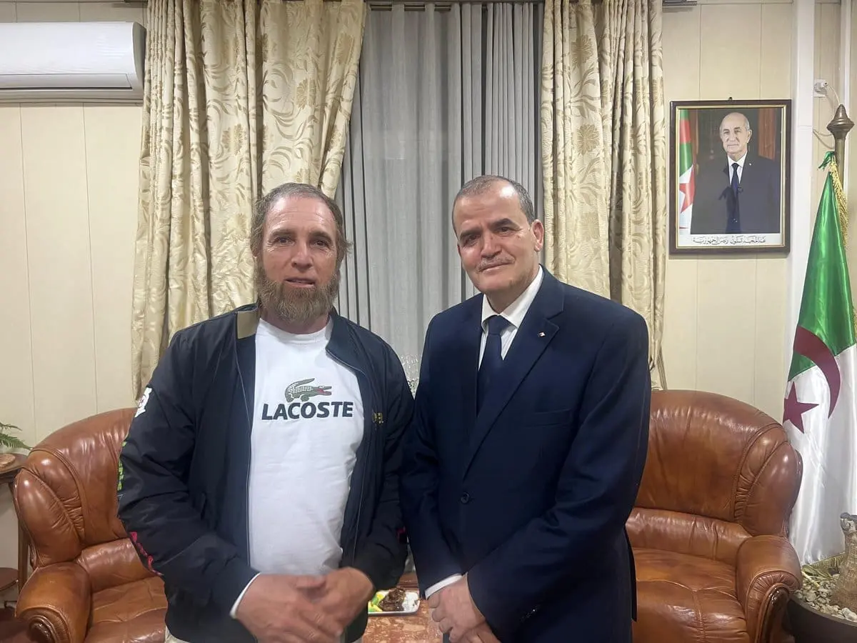 Produits DZ exportés vers l’Europe : l’État salue l’influenceur Fayçal Ouchène pour son impact