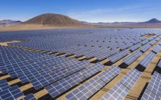 364 000 panneaux déployés avec succès: l’Algérie branche la 1ʳᵉ centrale de 200 MW du mégaprojet solaire