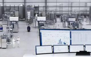 Comment l&rsquo;IA et l&rsquo;automatisation réduisent les coûts et optimisent la production en temps réel