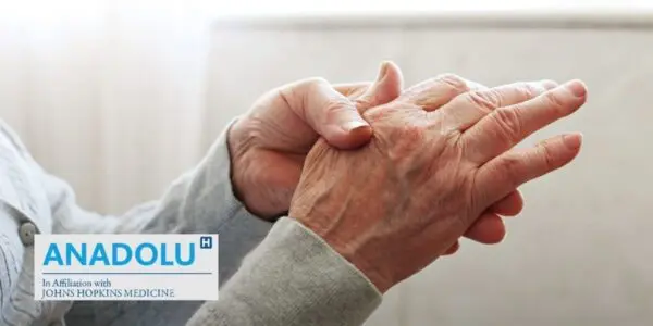 Tremblement essentiel : des premiers symptômes invalidants aux solutions thérapeutiques modernes