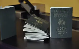 Faux passeports et nationalités : un vaste réseau de faussaires tombe à Alger