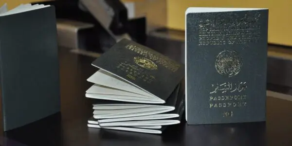 Faux passeports et nationalités : un vaste réseau de faussaires tombe à Alger