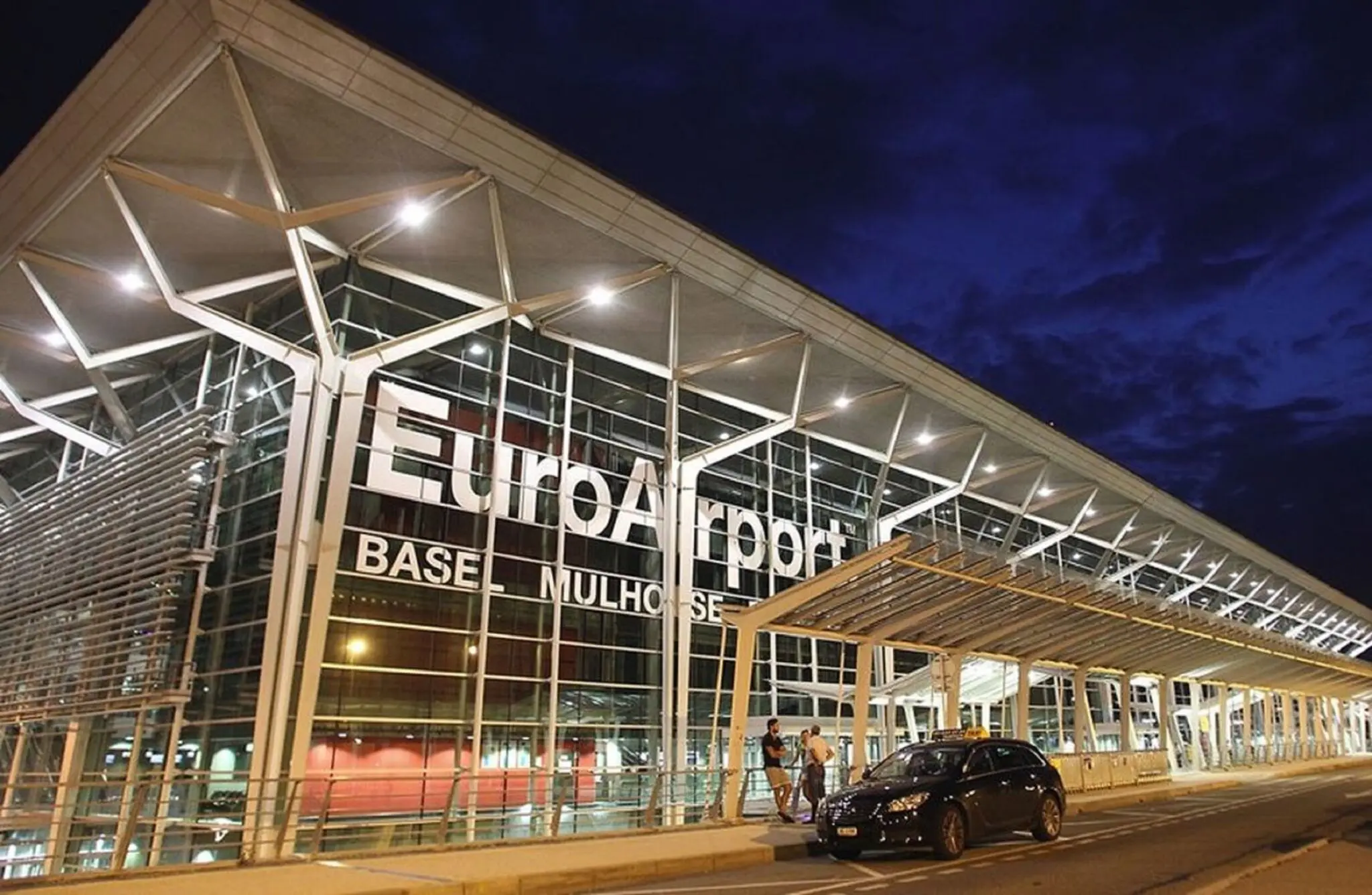Aéroport de Mulhouse : un bébé en arrêt cardiorespiratoire sauvé in extremis après un vol depuis Alger