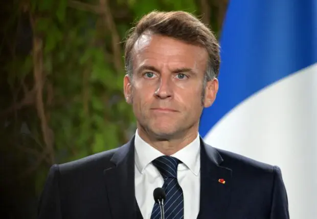 Emmanuel Macron fustige les “mabouls” qui veulent un bras de fer avec l’Algérie