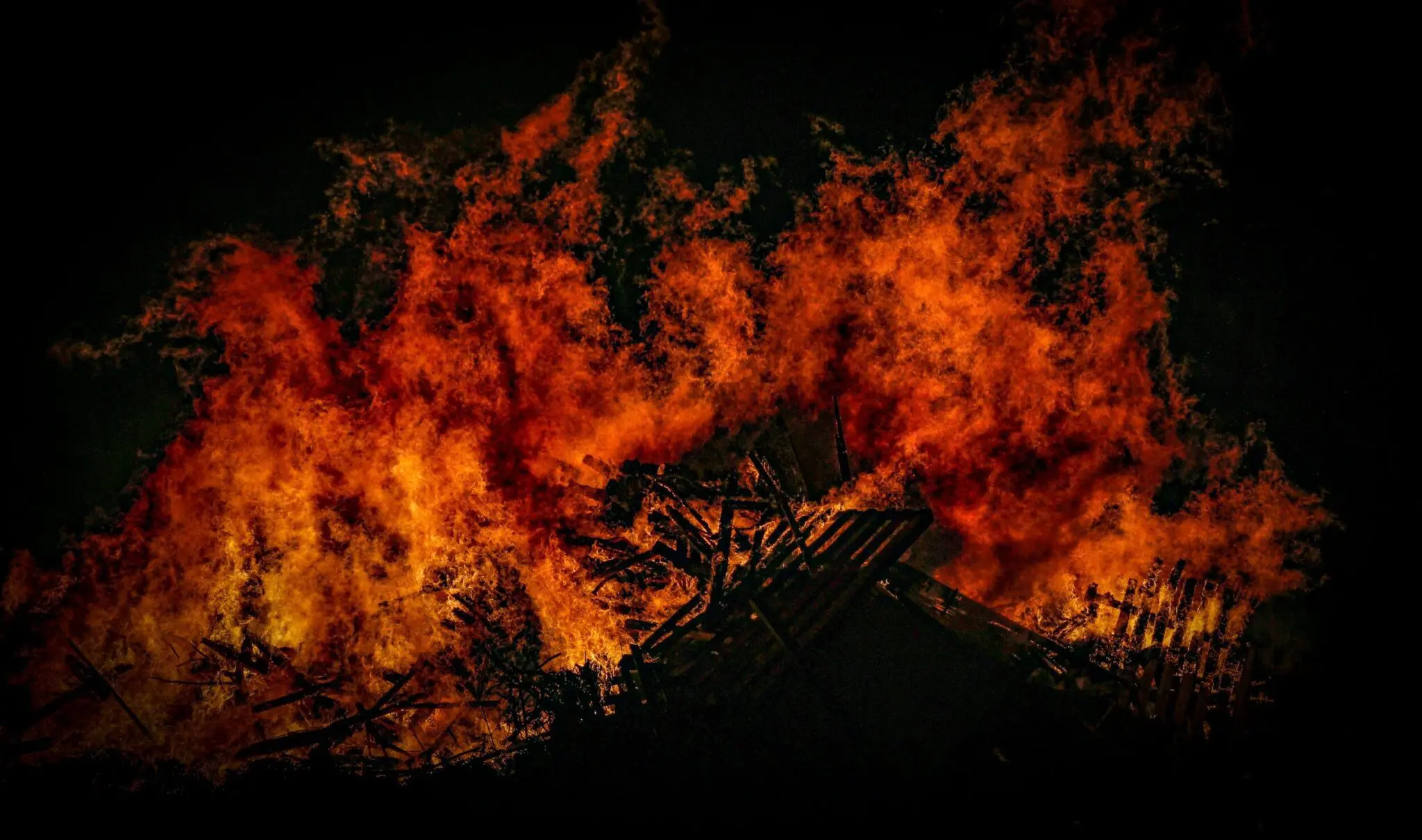 « On a entendu les enfants crier » : à Toulouse, deux sans-papiers algériens sauvent une famille du feu