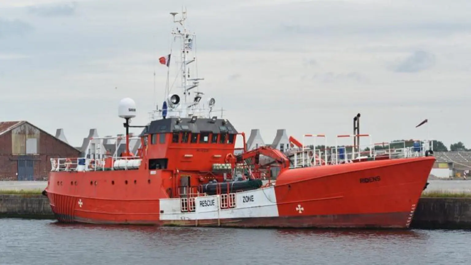 « Ils puent, il faut les tuer » : des marins français secourant les migrants accusés de racisme