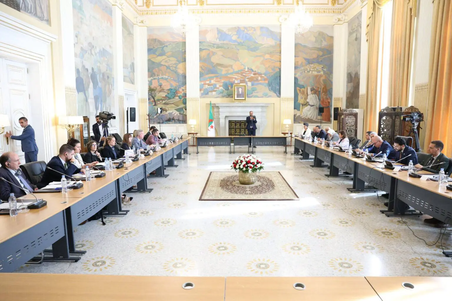 Diplomatie parlementaire : Une délégation du Congrès américain reçue au Conseil de la nation