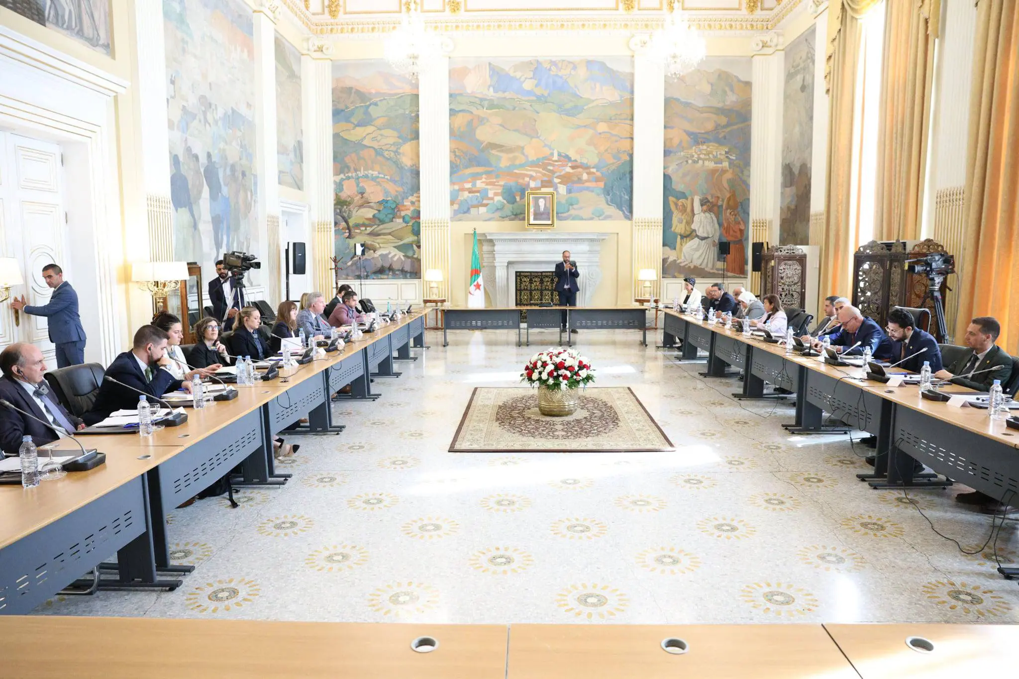 Diplomatie parlementaire : Une délégation du Congrès américain reçue au Conseil de la nation