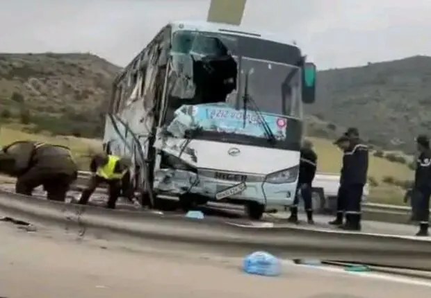 Grave accident de bus algérien en Tunisie : Tebboune ordonne le rapatriement immédiat des victimes