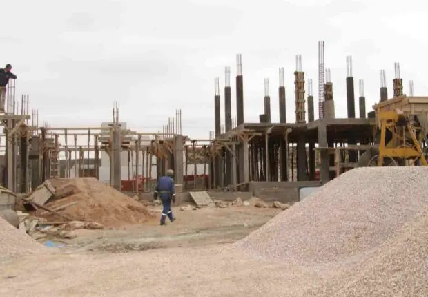 Permis de construire : Le nouveau décret de Ghrieb qui signe la fin de la bureaucratie dans l&rsquo;immobilier