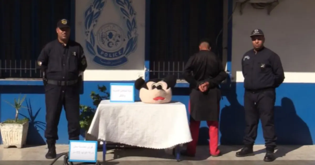 Masqué en « Mickey Mouse » : La police d’Annaba met fin au plan d’un voleur pour le moins… original !