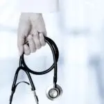 Une jeune médecin de 31 ans meurt après une garde : les conditions de travail dénoncées