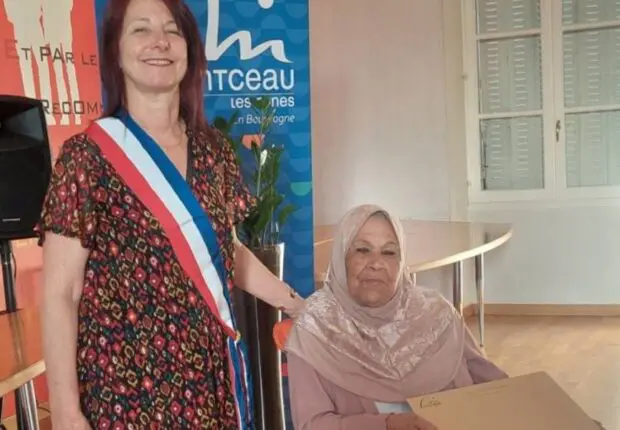 Fatima Benyoucef, d’origine algérienne, seule mère honorée dans sa ville en France pour son dévouement
